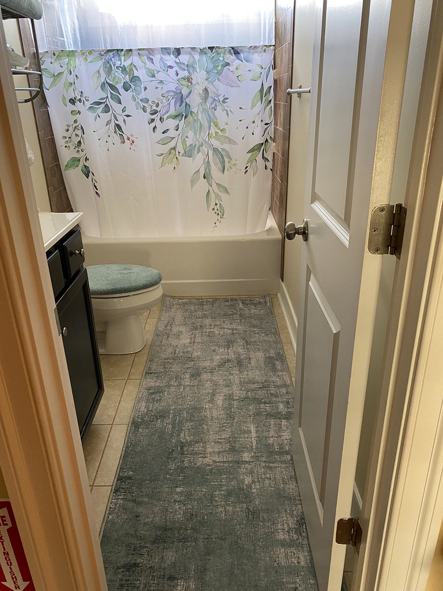 Private Hall Bath