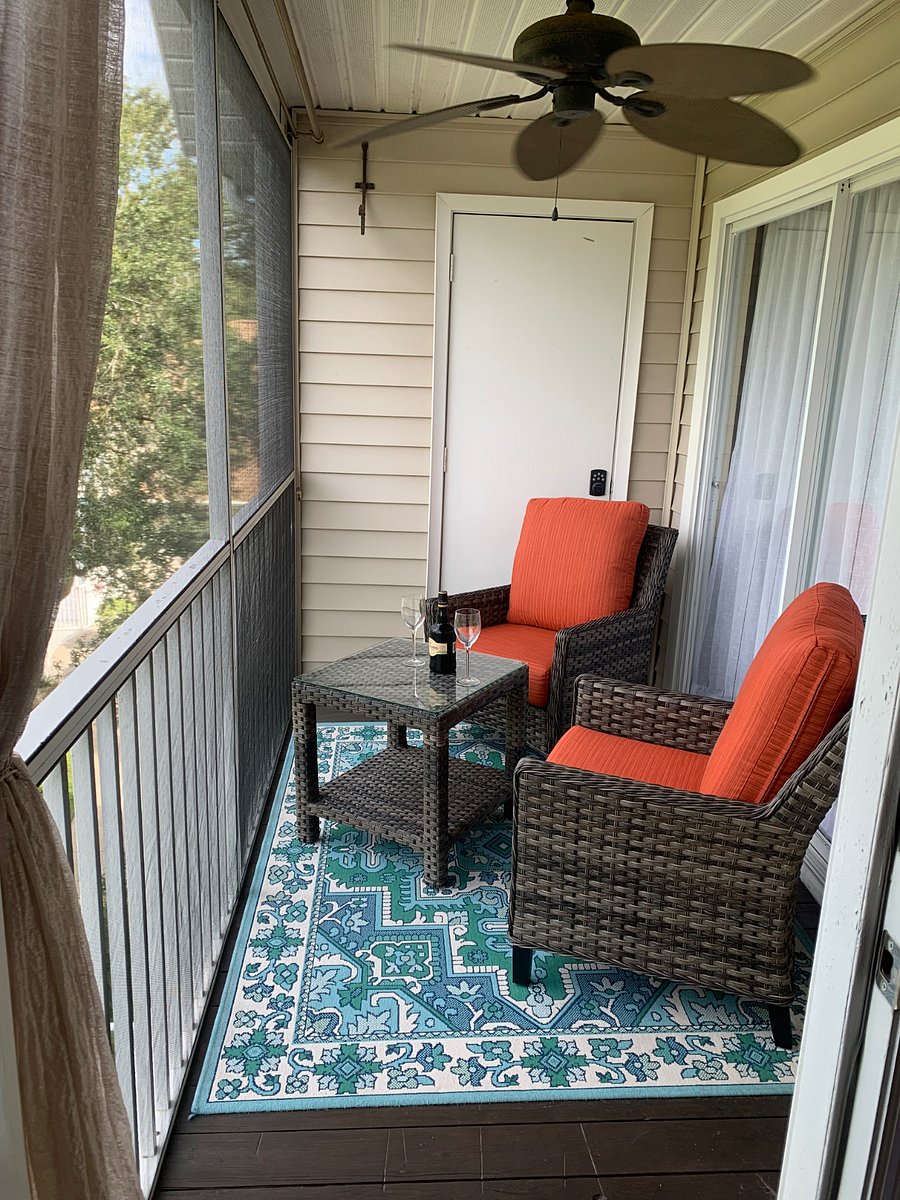 Upstairs lanai for evening relaxation