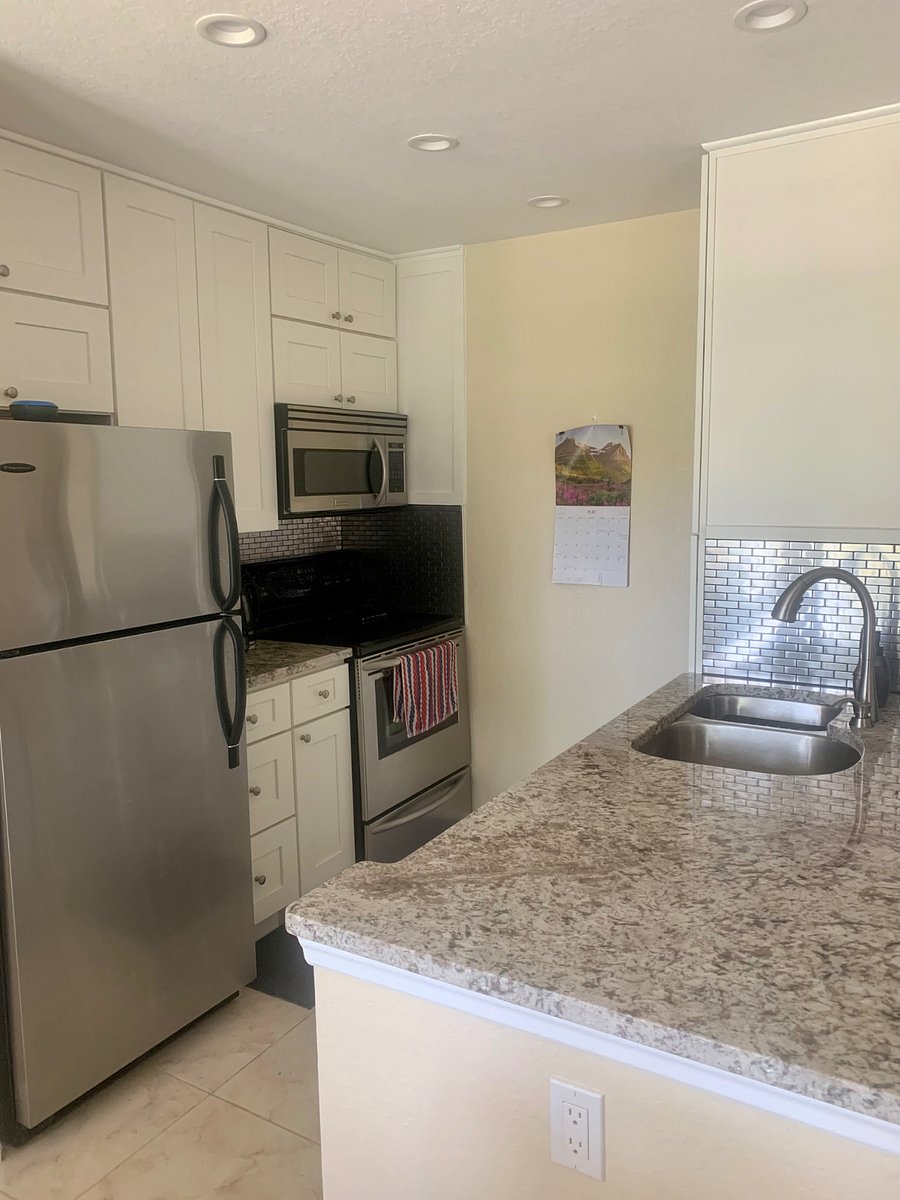 Full kitchen