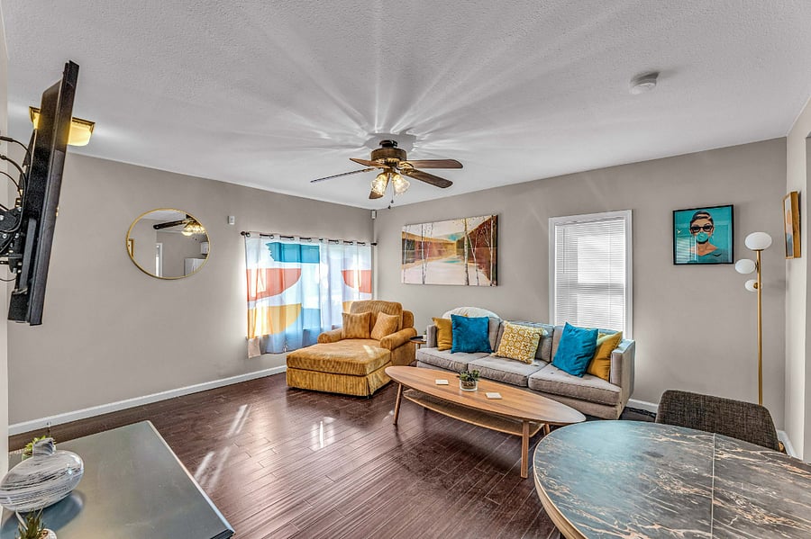 Cozy Comfortable Single Home Located Near Topeka's Hospitals, Downtown ...