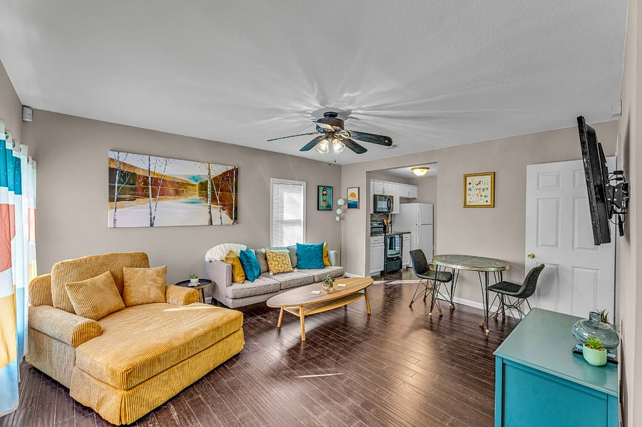 Cozy Comfortable Single Home Located Near Topeka's Hospitals, Downtown ...