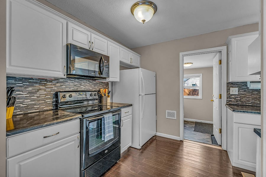 Cozy Comfortable Single Home Located Near Topeka's Hospitals, Downtown ...