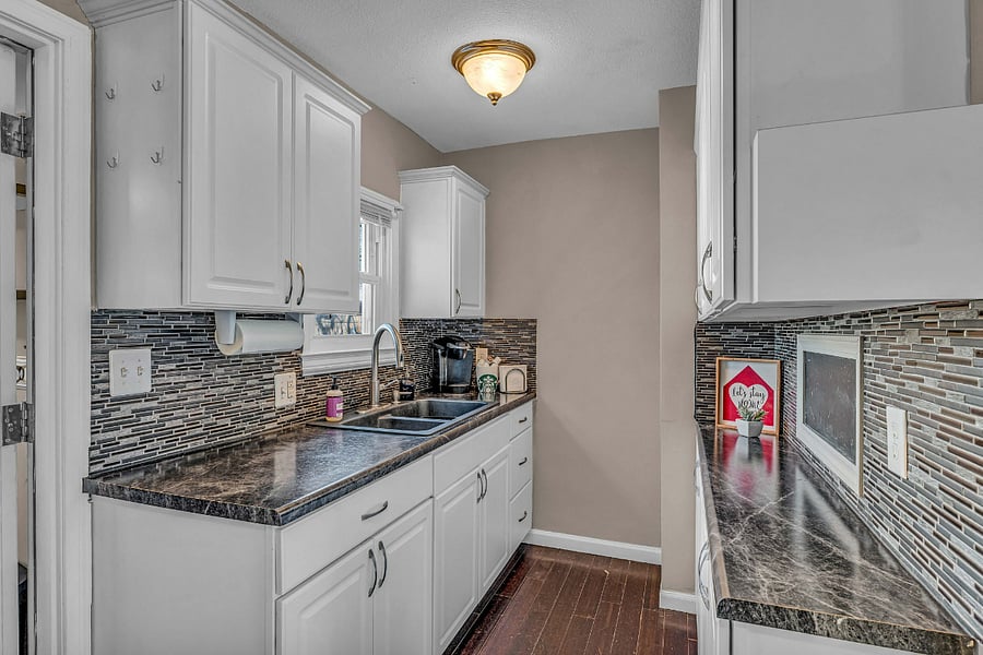 Cozy Comfortable Single Home Located Near Topeka's Hospitals, Downtown ...