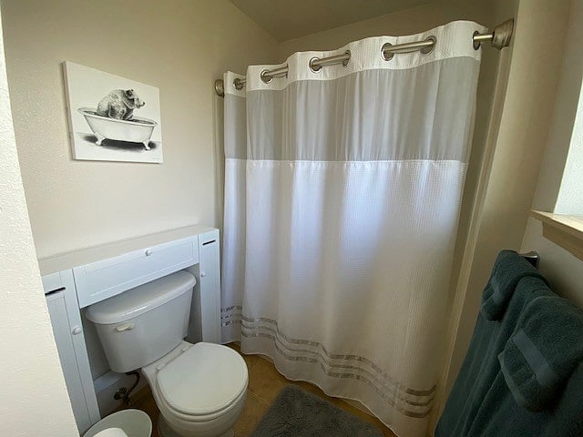 Main bedroom's bathroom