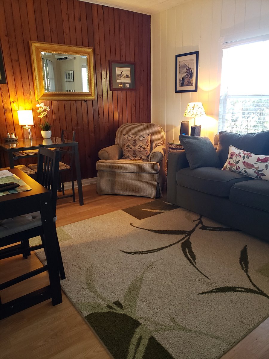 Small desk w powerstrip and 42" Roku TV above it to work at
That's my "Elvis chair" in the corner- Ethan Allan, saw the same chair at Graceland in Elvis' billiards room