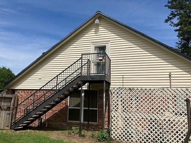 Private gate & private entrance to apt