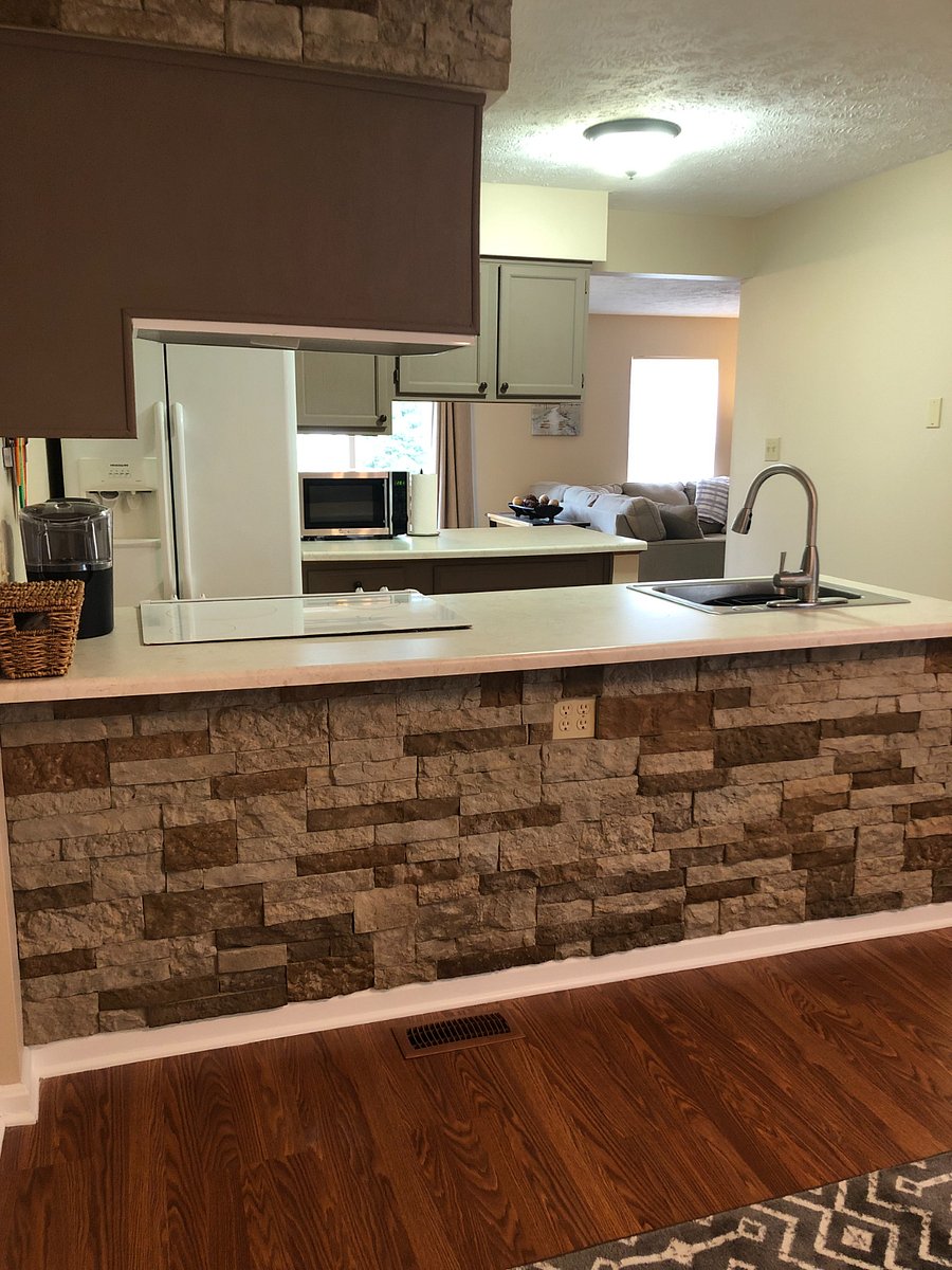 kitchen (as seen from entryway)