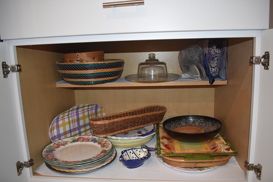 Kitchen cabinet - hosting platters