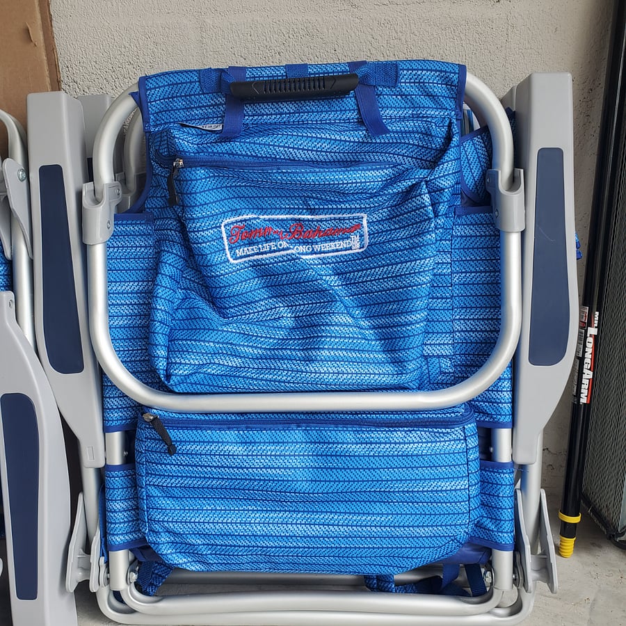 6 beach chairs, tent, sand toys