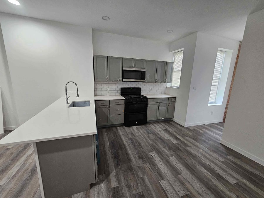 Common Area - Kitchen