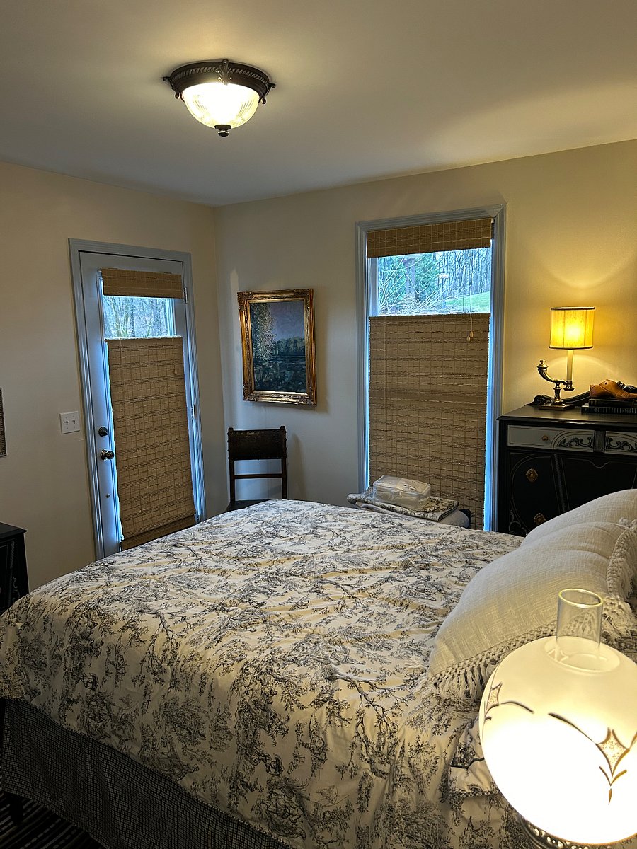 Private entrance into 2nd bedroom
