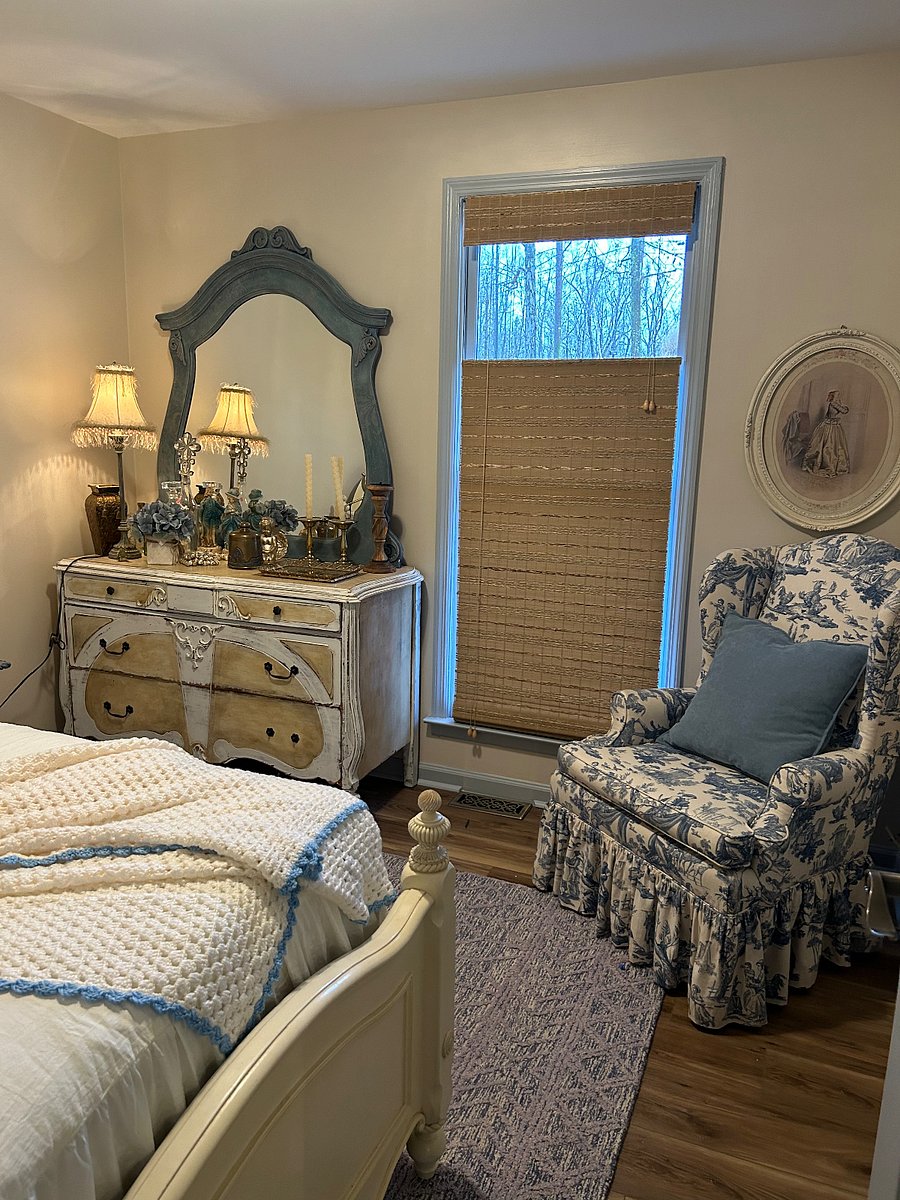 3rd smaller bedroom with single bed