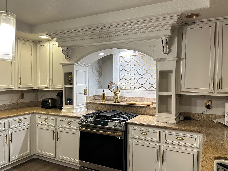 French inspired Luxury kitchen, with lots of storage space, eating area in kitchen bar seating for four