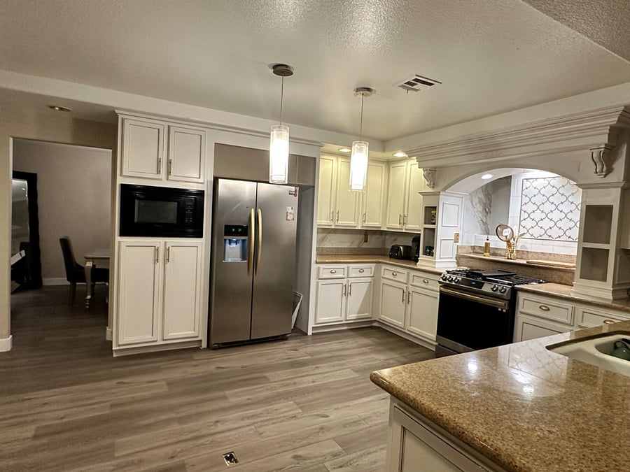 Luxury kitchen, with lots of storage space, eating area in kitchen bar seating for four