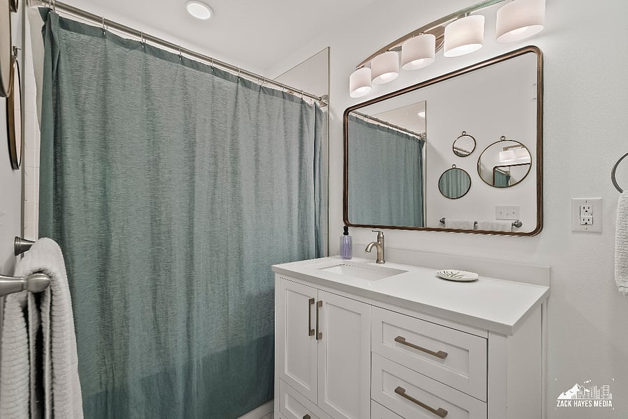 Full Bathroom | Soaking Tub with Shower | Shampoo | Conditioner | Body Wash | Hand Soap | Hair Dryer | Towels
