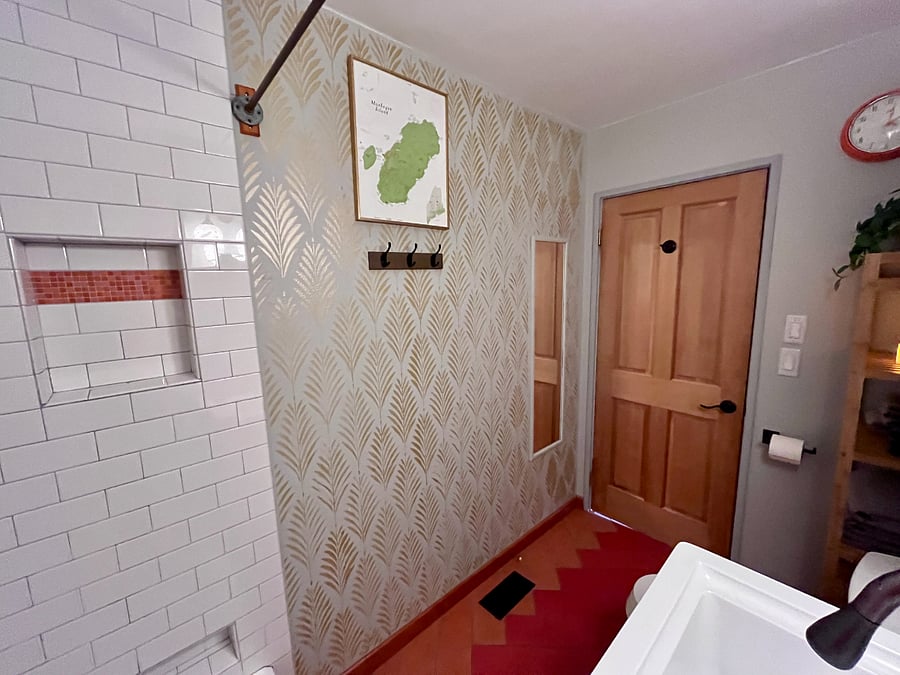tile / stenciled walls 
