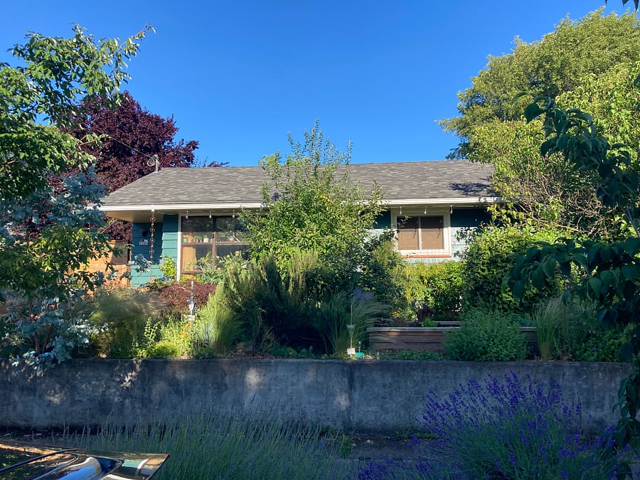 The Richmond Rambler DUPLEX / mature landscaping / quiet neighborhood / walk score 86 / bike score 91 / all major hospitals within 6-13 miles