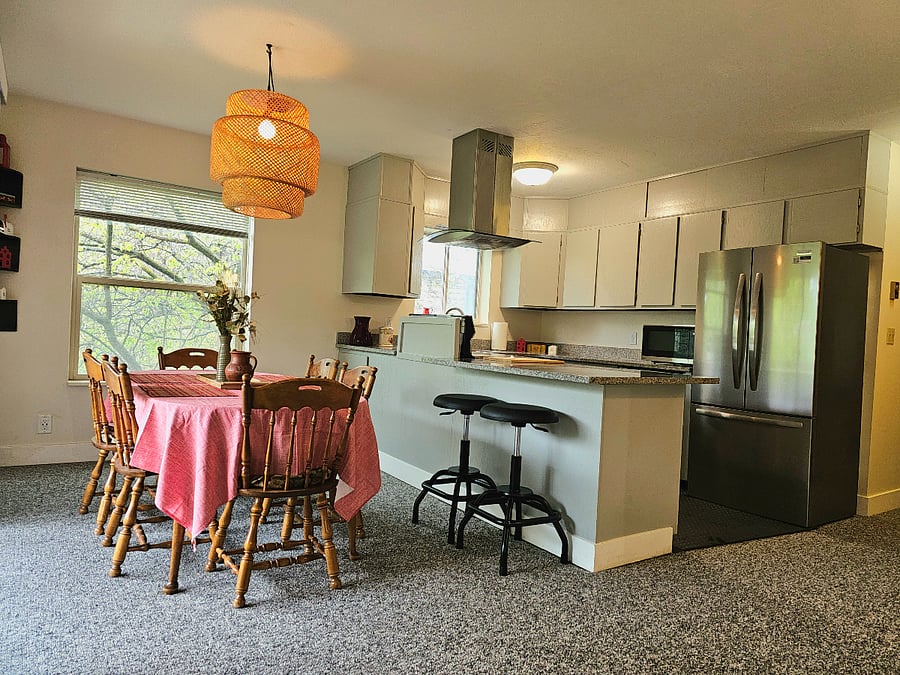 Granite countertops, a new fridge with an icemaker, and a Smart Stove!