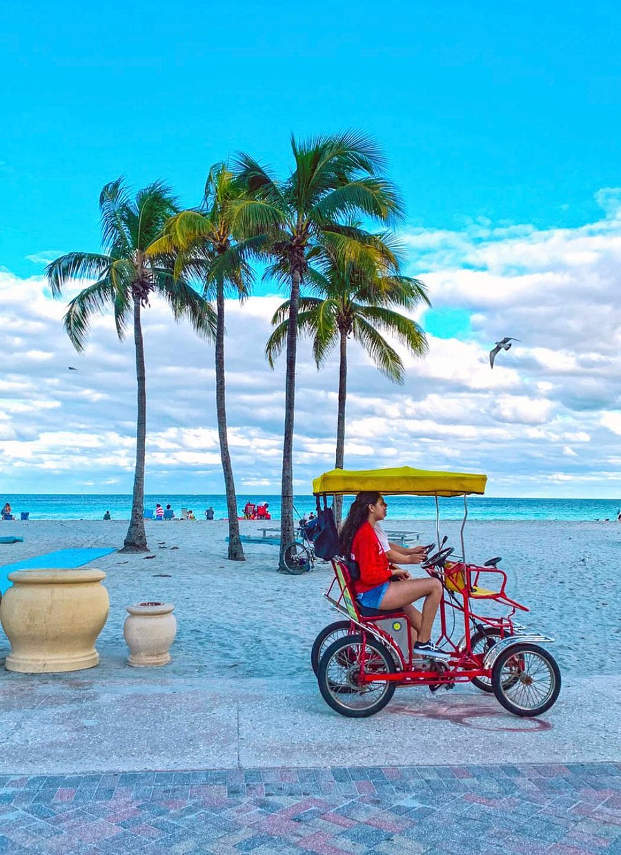 Quick 7-Minute Drive to Hollywood Beach