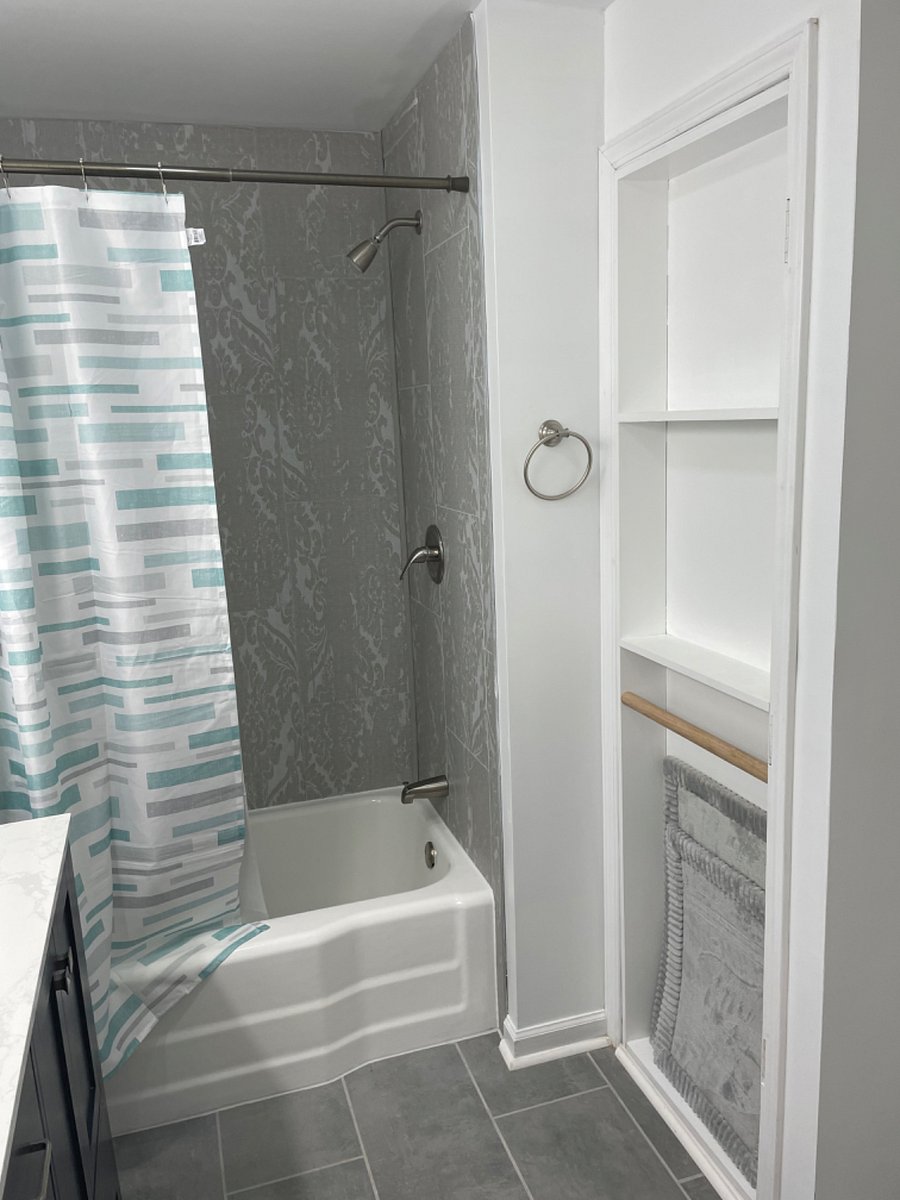 Beautiful large main bathroom
