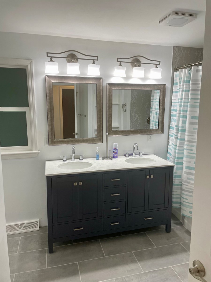 Large full size bathroom with double vanity 