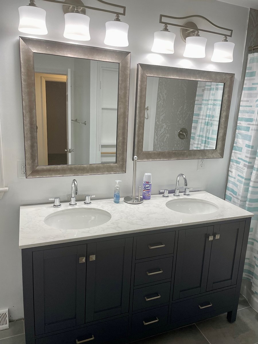 Large bathroom L