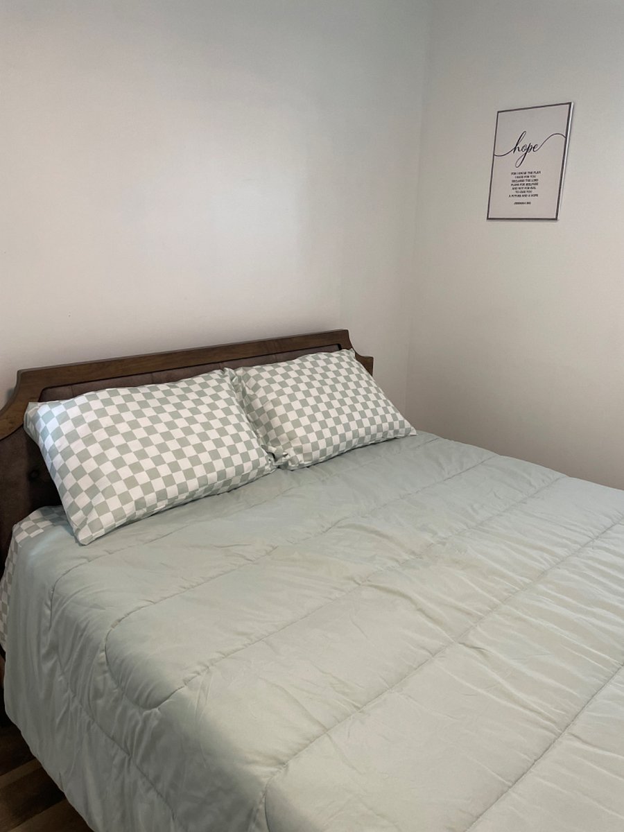 Large queen size comfortable bed with hybrid gel mattress 