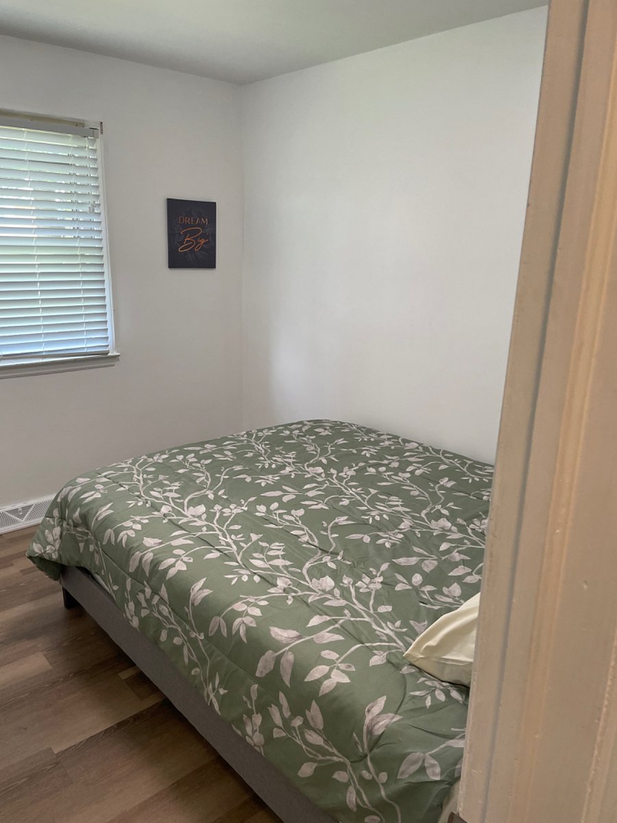 Large queen size comfortable bed with hybrid gel mattress 