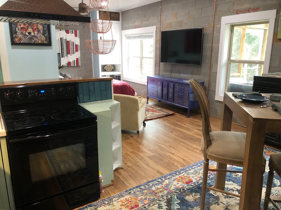 Bright and airy with high ceilings new washer and dryer tucked
