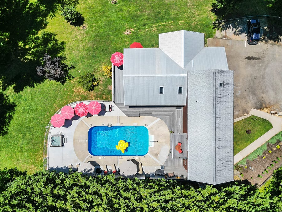 Ariel View Urban Utopia with Pool & Hot Tub