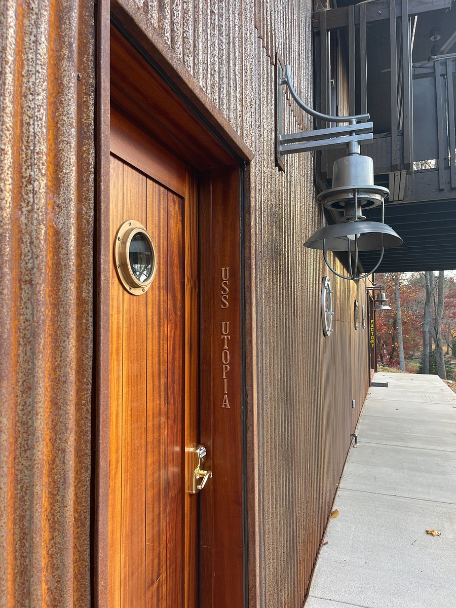 USS Utopia Exterior Door