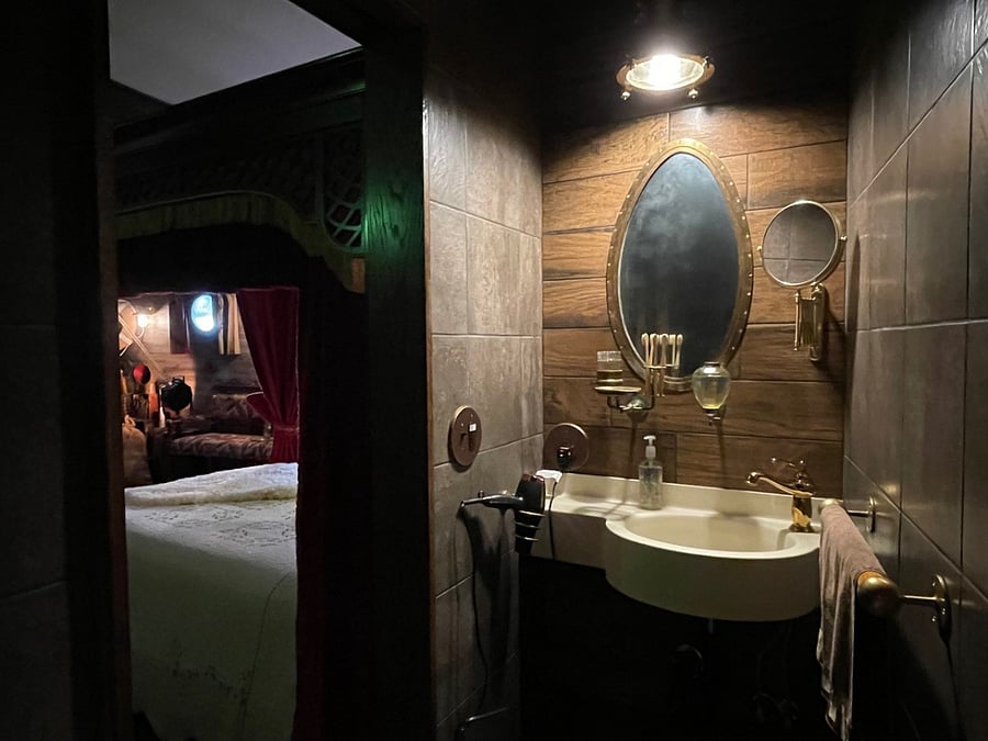 USS Utopia Sink & WC