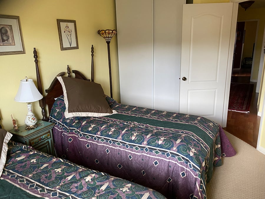 Bedroom with two twin beds