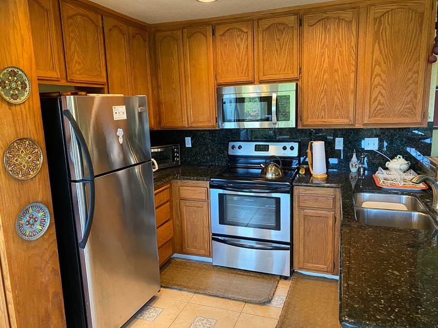Fully equipped kitchen with flatware, glassware and utensils