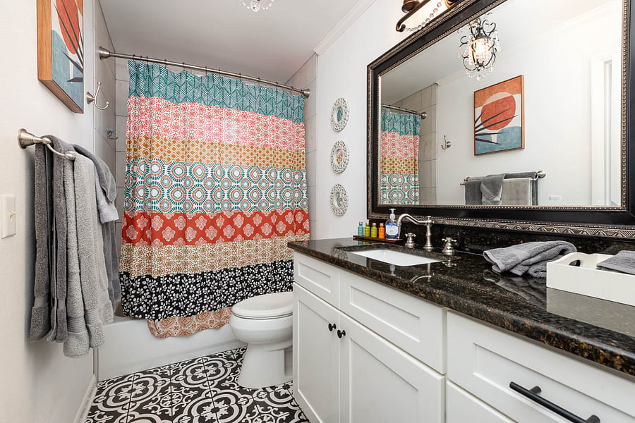 upstairs bath with tub
