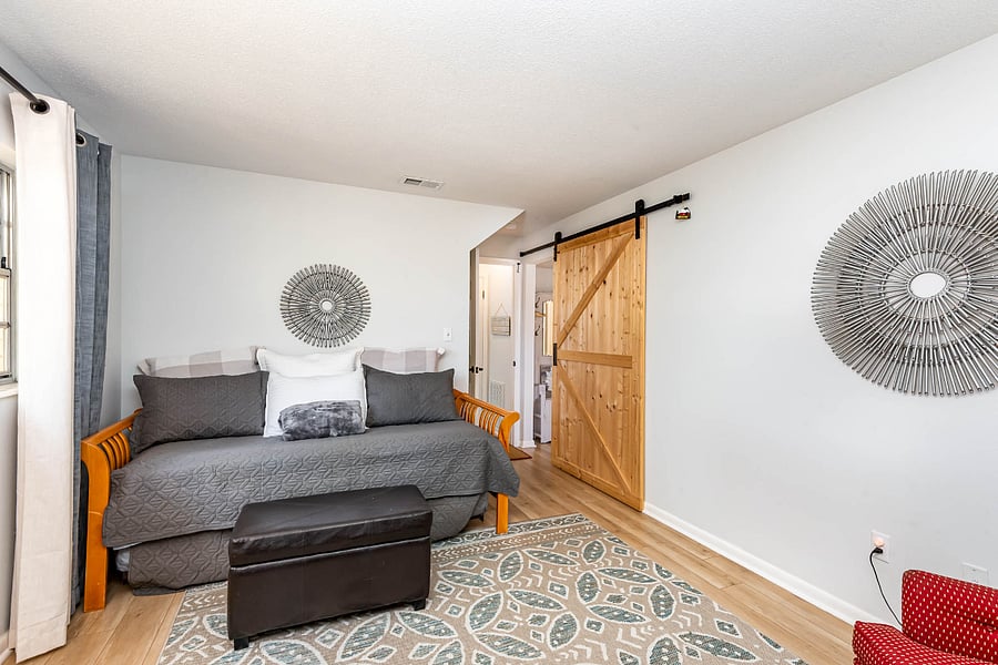 Downstairs bedroom/office/bonus room
with trundle 