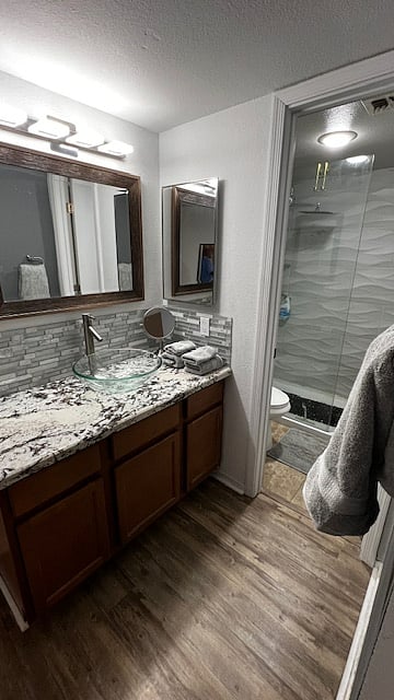 Master en-suite bath