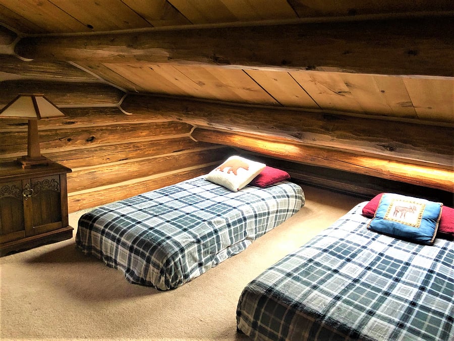 EXTRA BEDS FOR KIDS IN LOFT- KIDS LOVE IT HERE!