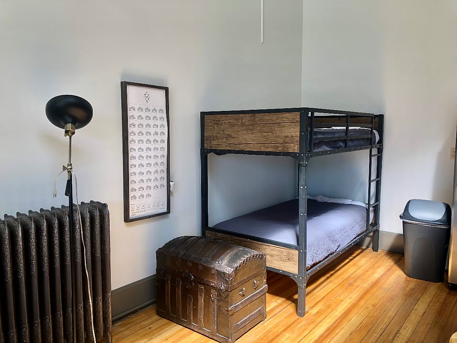 EXTRA BUNKBEDS ON MAIN FLOOR