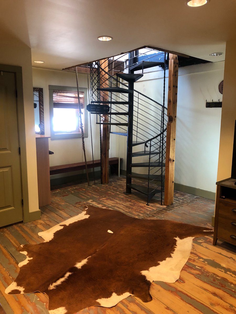SPIRAL STAIR TO BEDROOM