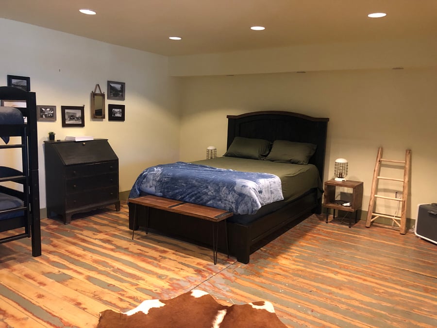 MAIN BEDROOM HAS QUEEN BED + SET OF BUNKBEDS. BATH IS ATTACHED AND W/D.
