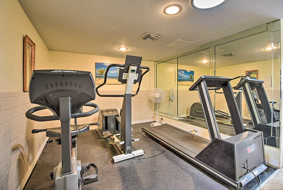 CLUB HOUSE GYM