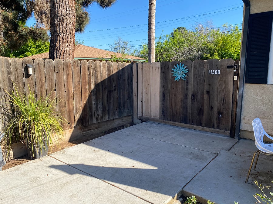 Private gated entry to apt