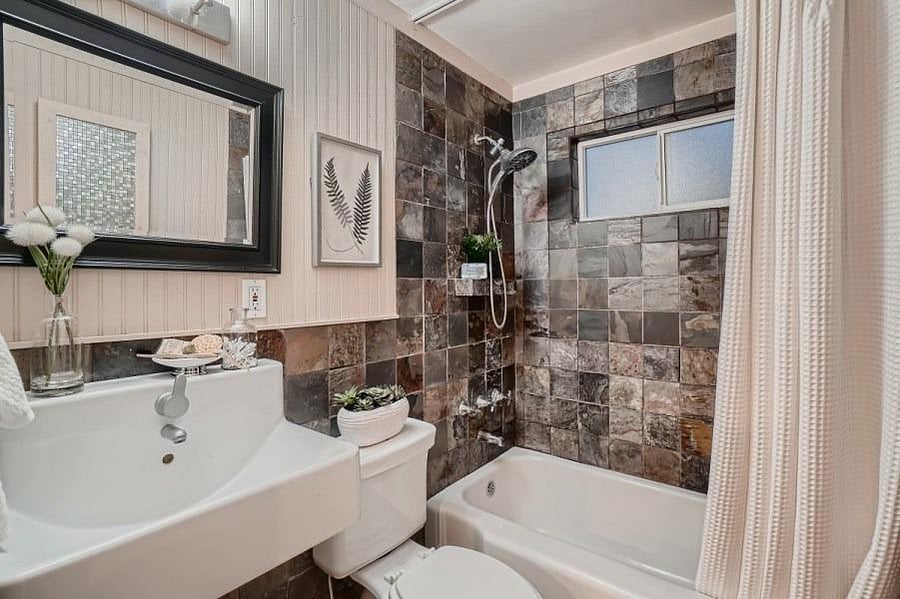 Bathroom 1 with bathtub