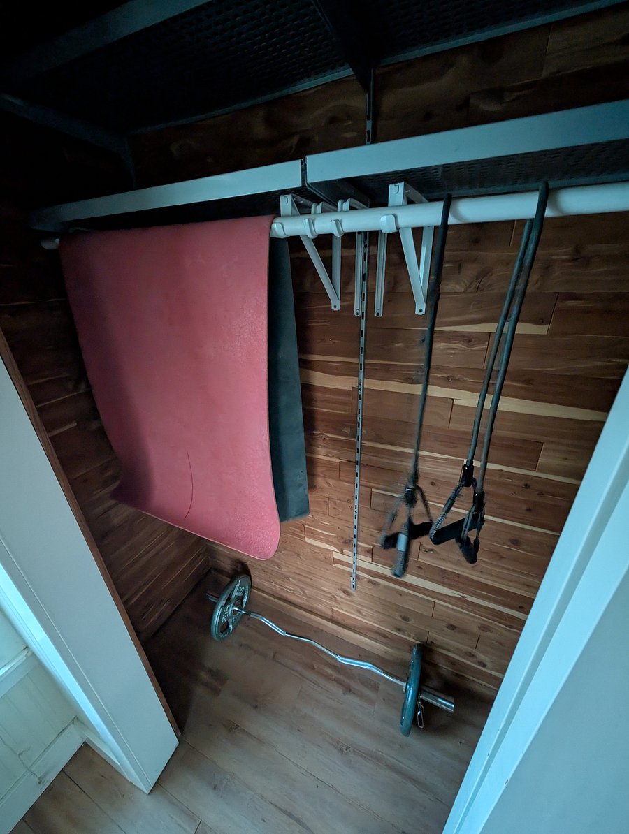 Equipped with kettle bells, weights, yoga blocks, yoga mat and elastic ropes.