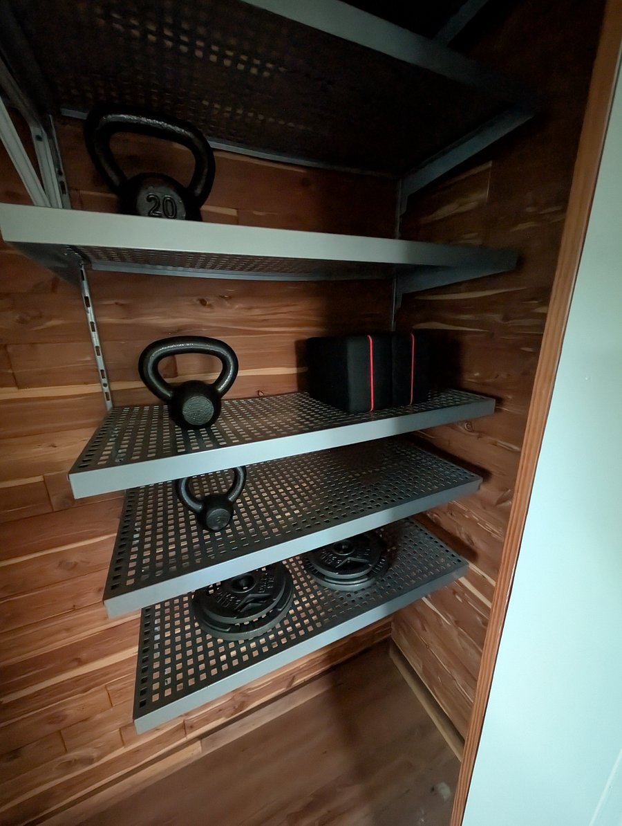 Equipped with kettle bells, weights, yoga blocks, yoga mat and elastic ropes.