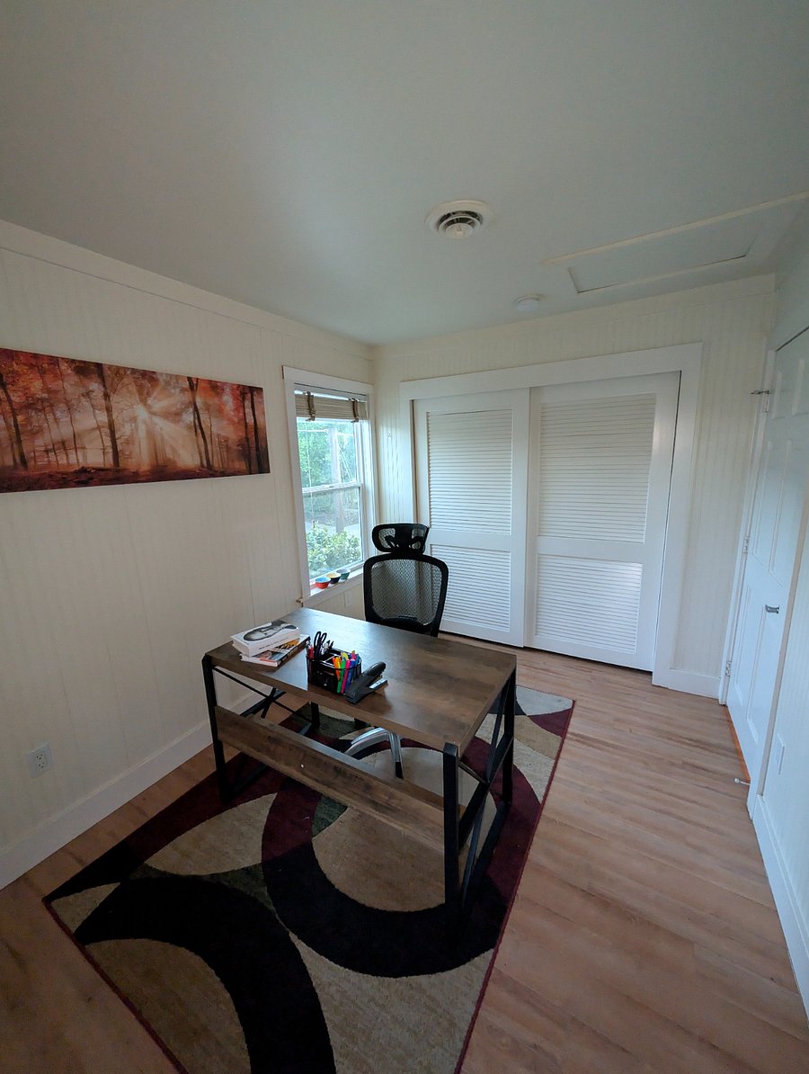 Third room as office or third bedroom