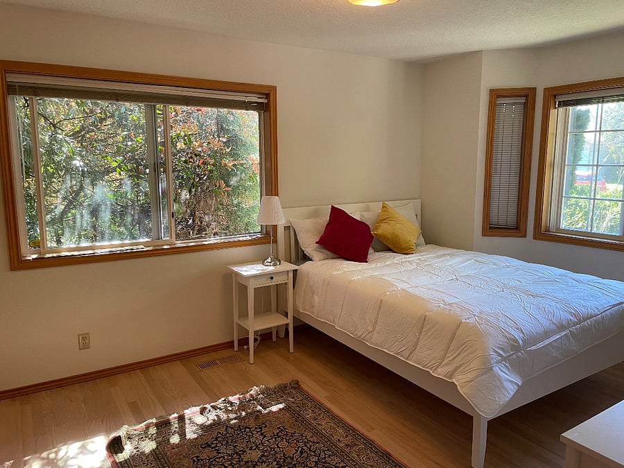 Queen bed, south & east windows.