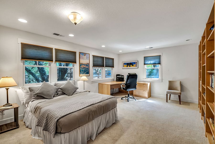Bedroom 2 / Study