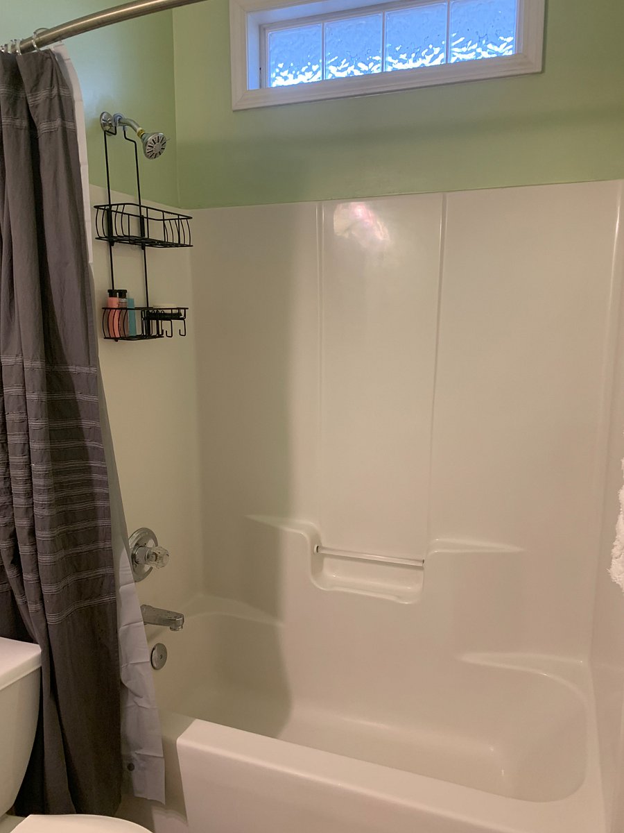 hall bathroom, tub shower